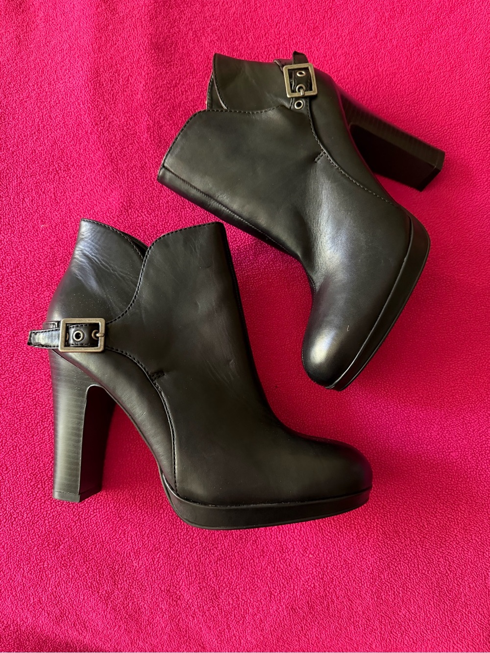 Simply Vera Wang Women's Black Leather Ankle Boot Heels with Buckle